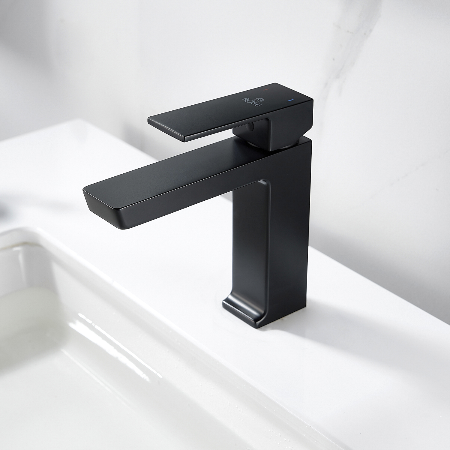 Смеситель для раковины ROSE R18H R1801H-1 Смеситель для раковины ROSE R18H R1801H-1