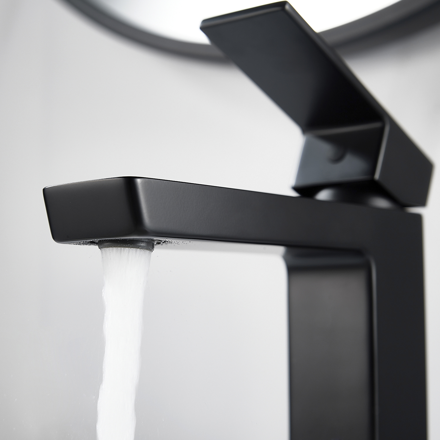 Смеситель для раковины ROSE R18H R1801H-1 Смеситель для раковины ROSE R18H R1801H-1