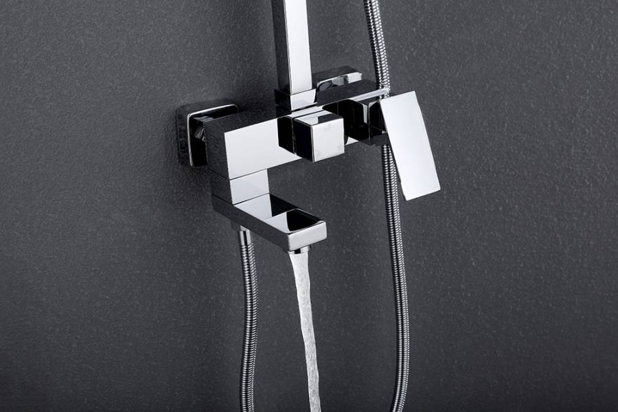 Душевая стойка ABBER Daheim AF8216 с изливом, хром Душевая стойка ABBER Daheim AF8216 с изливом, хром