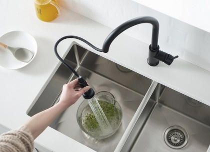 Смеситель Timo Saona 2316/03FL с выдвижной лейкой, черный