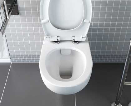Подвесной безободковый унитаз Conforma с сиденьем для людей с ограниченными возможностями Подвесной безободковый унитаз Conforma с сиденьем для людей с ограниченными возможностями
