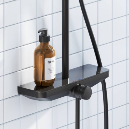 940730300 Merkur душевая система с ванно-душевым смесителем-полкой и прогрессивным картриджем, черны 940730300 Merkur душевая система с ванно-душевым смесителем-полкой и прогрессивным картриджем, черны