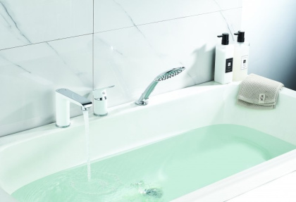 Смеситель Rossinka W40-39 на борт ванны на 3 отверстия