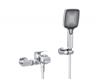 Смеситель для ванны и душа в комплекте с ручным душем, шлангом и держателем  CEZARES LINER-VD