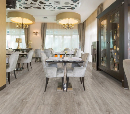 Виниловый SPC ламинат Royce Emotion EM-606 ДУБ ЭМЭЙЗ (4мм/42кл/2,16м2) (1 200мм*180мм), м2 Виниловый SPC ламинат Royce Emotion EM-606 ДУБ ЭМЭЙЗ (4мм/42кл/2,16м2) (1 200мм*180мм), м2