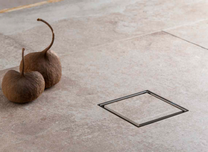 13000086 Точечный трап 150х150 мм Confluo Standard Ceramic 2, полая под плитку, с рамкой Исполнение: Хром  13000086 Точечный трап 150х150 мм Confluo Standard Ceramic 2, полая под плитку, с рамкой Исполнение: Хром