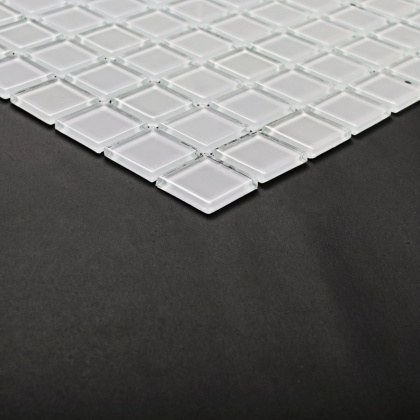 Мозаика стеклянная White Glass (чип 4*25*25) 300*300(22шт.-1.98м2), м2