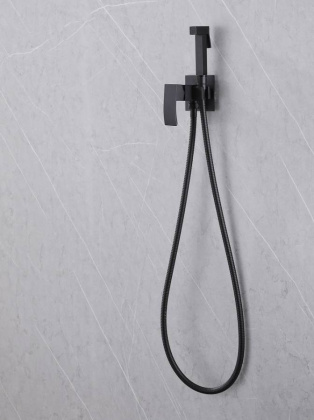 Смеситель ABBER Wasserfall AF8625B с гигиеническим душем, черный матовый Смеситель ABBER Wasserfall AF8625B с гигиеническим душем, черный матовый