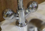OLIMP-LS2-03/24-Sw Смеситель на раковину с донным клапаном, золото, ручки Swarovski OLIMP-LS2-03/24-Sw Смеситель на раковину с донным клапаном, золото, ручки Swarovski