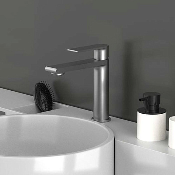 Смеситель для раковины Vogue VBF-1V1GM однорычажный, вороненая сталь Смеситель для раковины Vogue VBF-1V1GM однорычажный, вороненая сталь